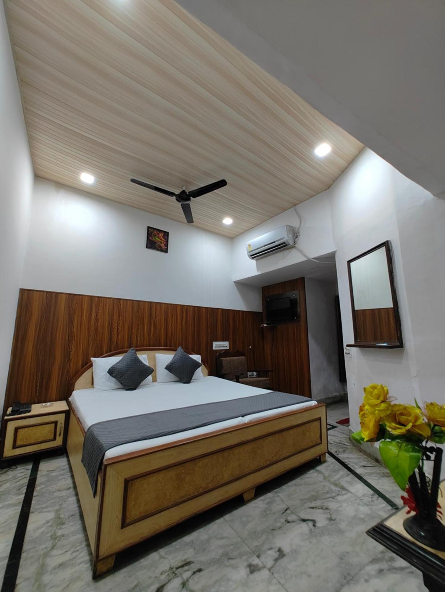 Hotel Swarajya Palace Agra  Dış mekan fotoğraf