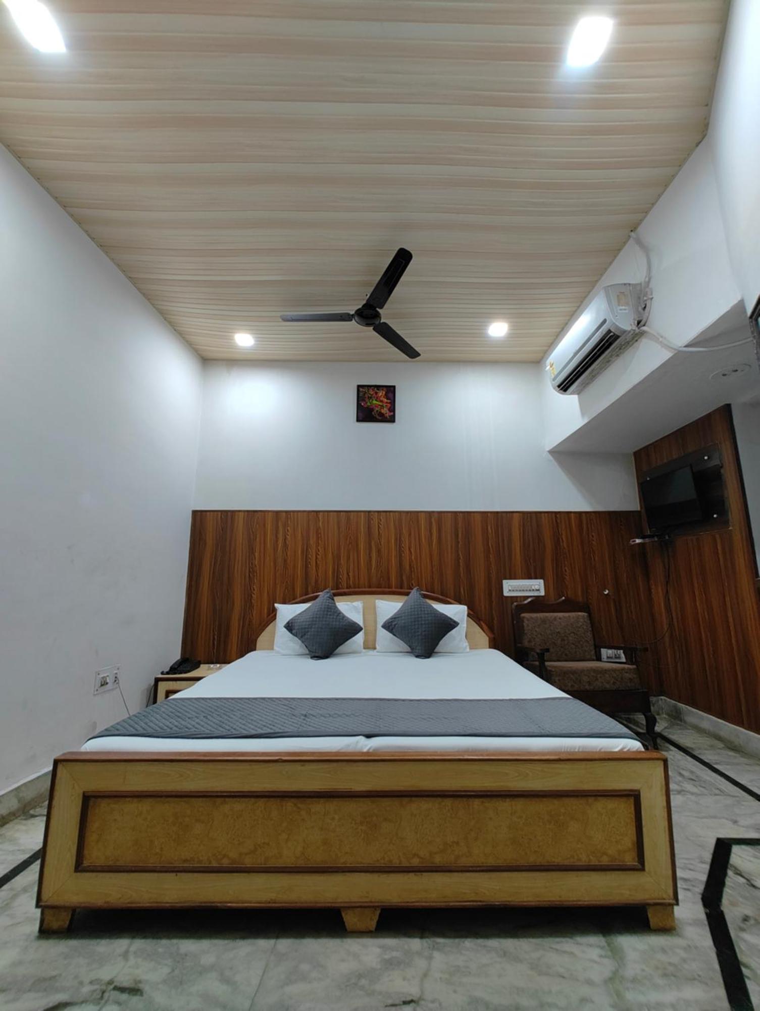 Hotel Swarajya Palace Agra  Dış mekan fotoğraf